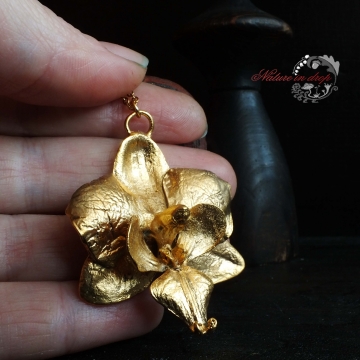 Gilded flower of orchid - pendant