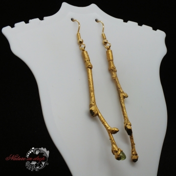 Gilded twig earrings with olivine