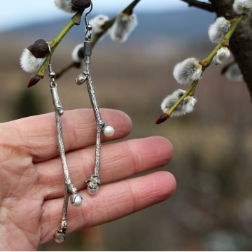 Twig earrings with pearls