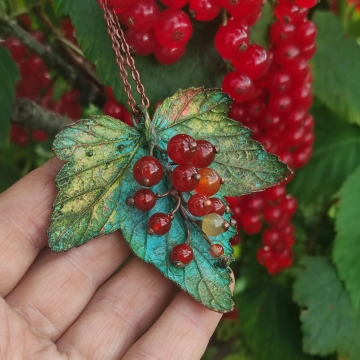 Red currant pendant
