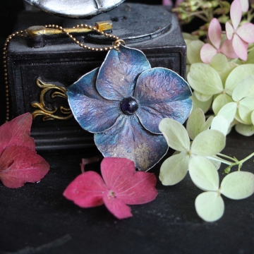 Silver-plated hydrangea with ametyst- pendant