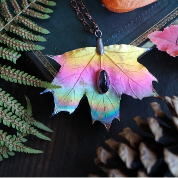 Maple leaf in copper - pendant